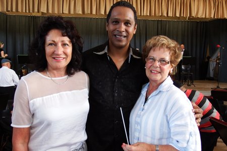 Vlnr is Rdl Riana de Coning, Brandon Phillips (dirigent) en Raadsdame Nicolette Botha-Guthrie